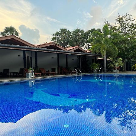 Paris Garden Resort Trikunamalaja Zewnętrze zdjęcie