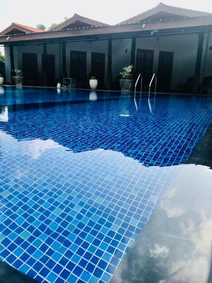 Paris Garden Resort Trikunamalaja Zewnętrze zdjęcie