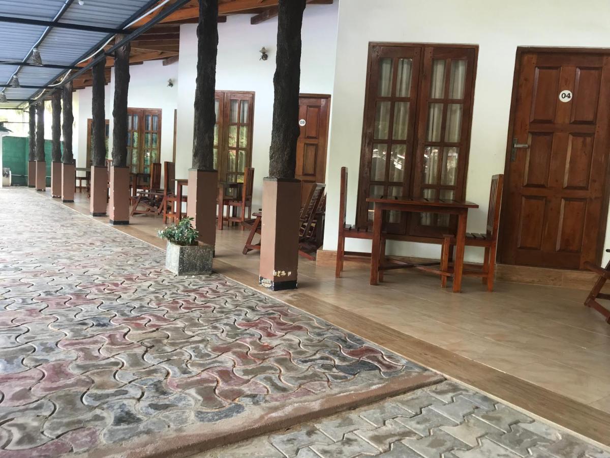 Paris Garden Resort Trikunamalaja Zewnętrze zdjęcie