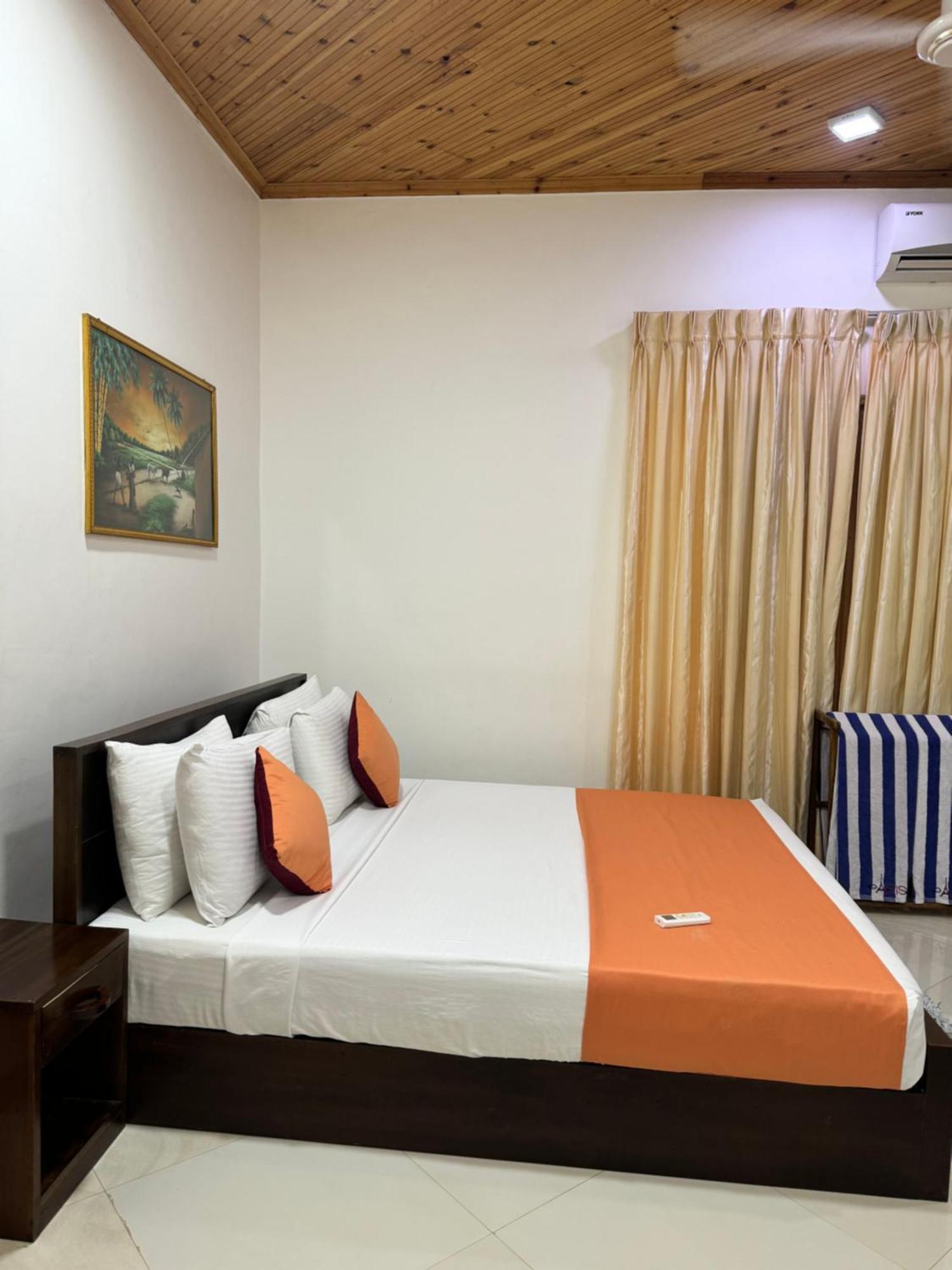 Paris Garden Resort Trikunamalaja Zewnętrze zdjęcie